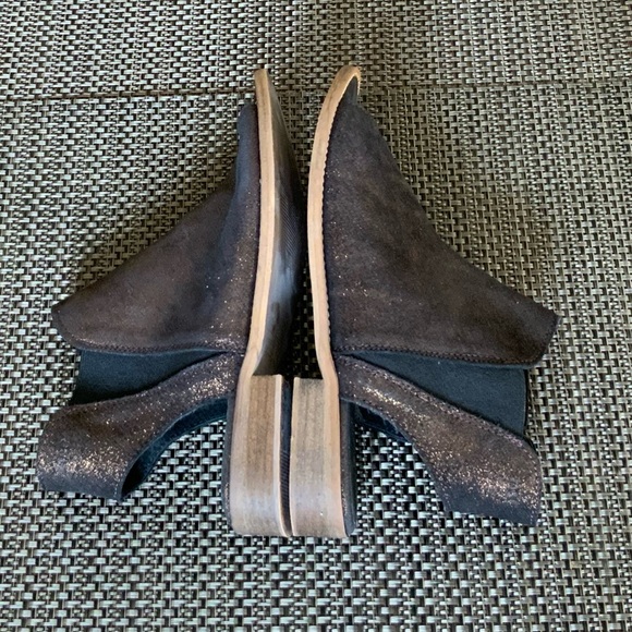 Musse & Cloud Bronze Leather Ciara
Sandal - Picture 9 of 14